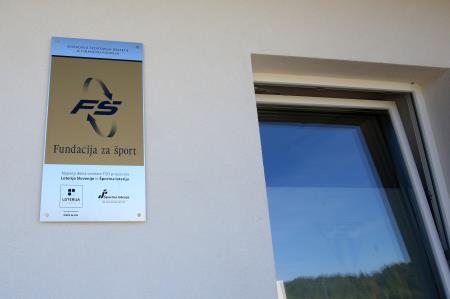 TABLA FUNDACIJA ZA ŠPORT GARDEROBE RAKEK 04 FOTO LJUBO VUKELIČ
